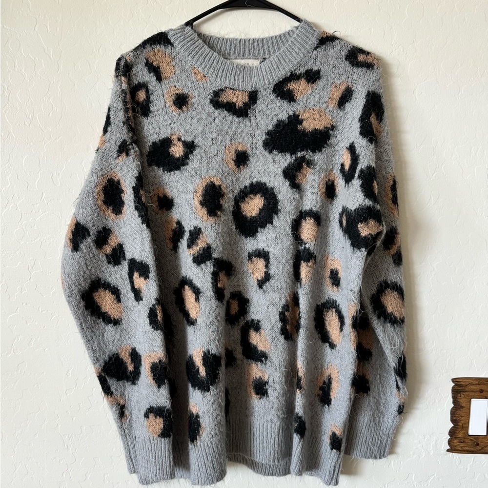 Leopard fuzzy sweater